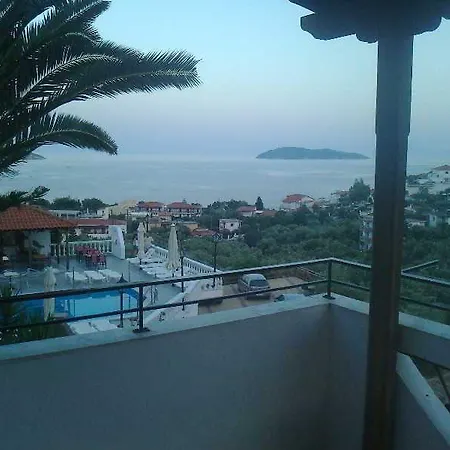 Fengeros Village * מגלי אמוס